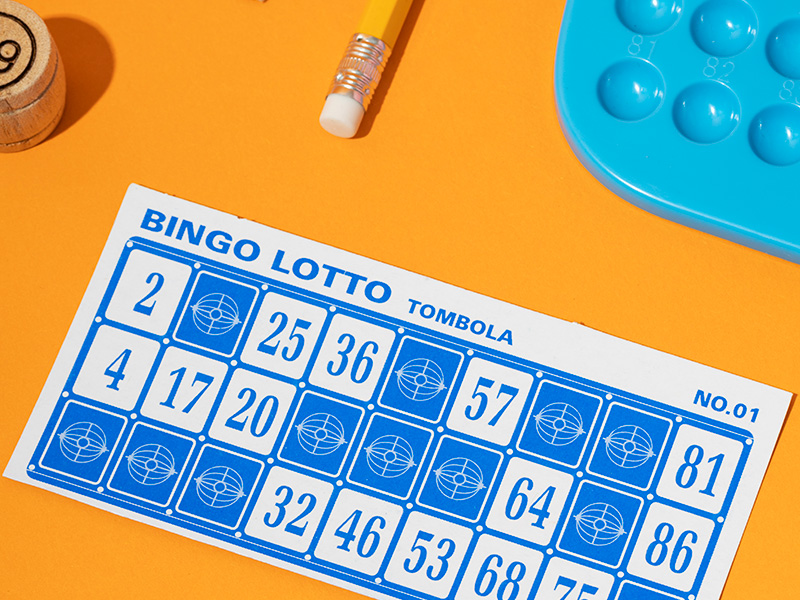 de-cerca-los-elementos-del-juego-de-bingo (1)