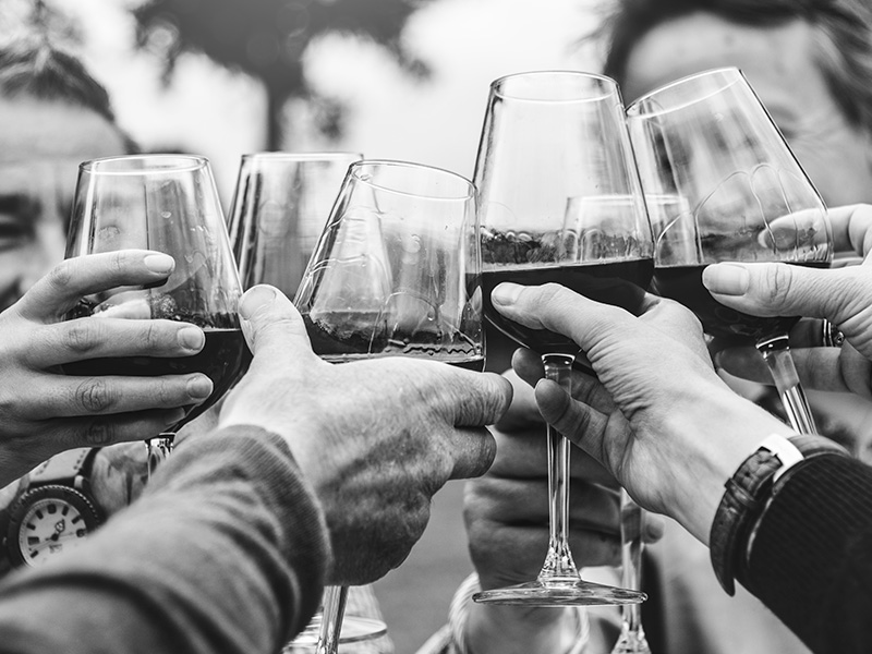 grupo-de-personas-celebrando