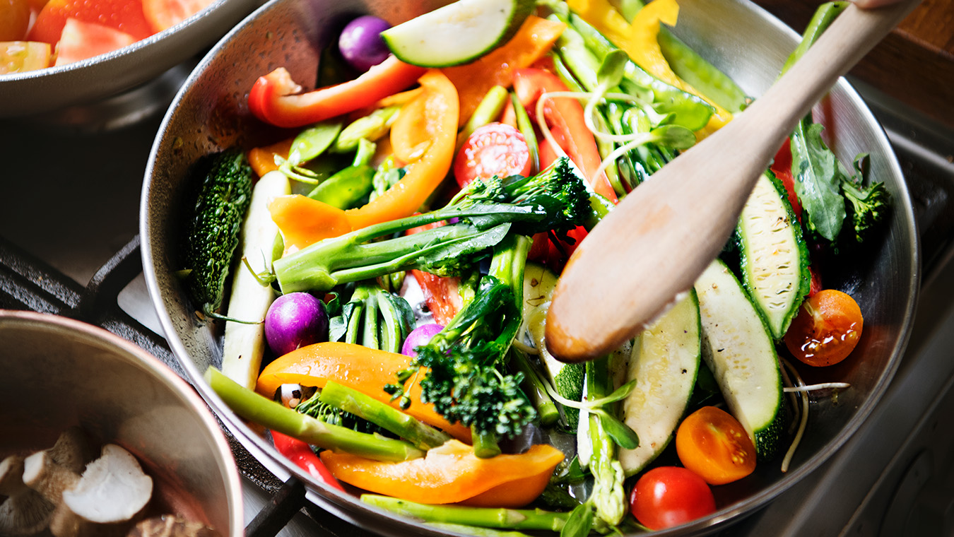 idea-de-la-receta-de-la-fotografia-de-la-comida-de-las-verduras-mixtas-salteadas